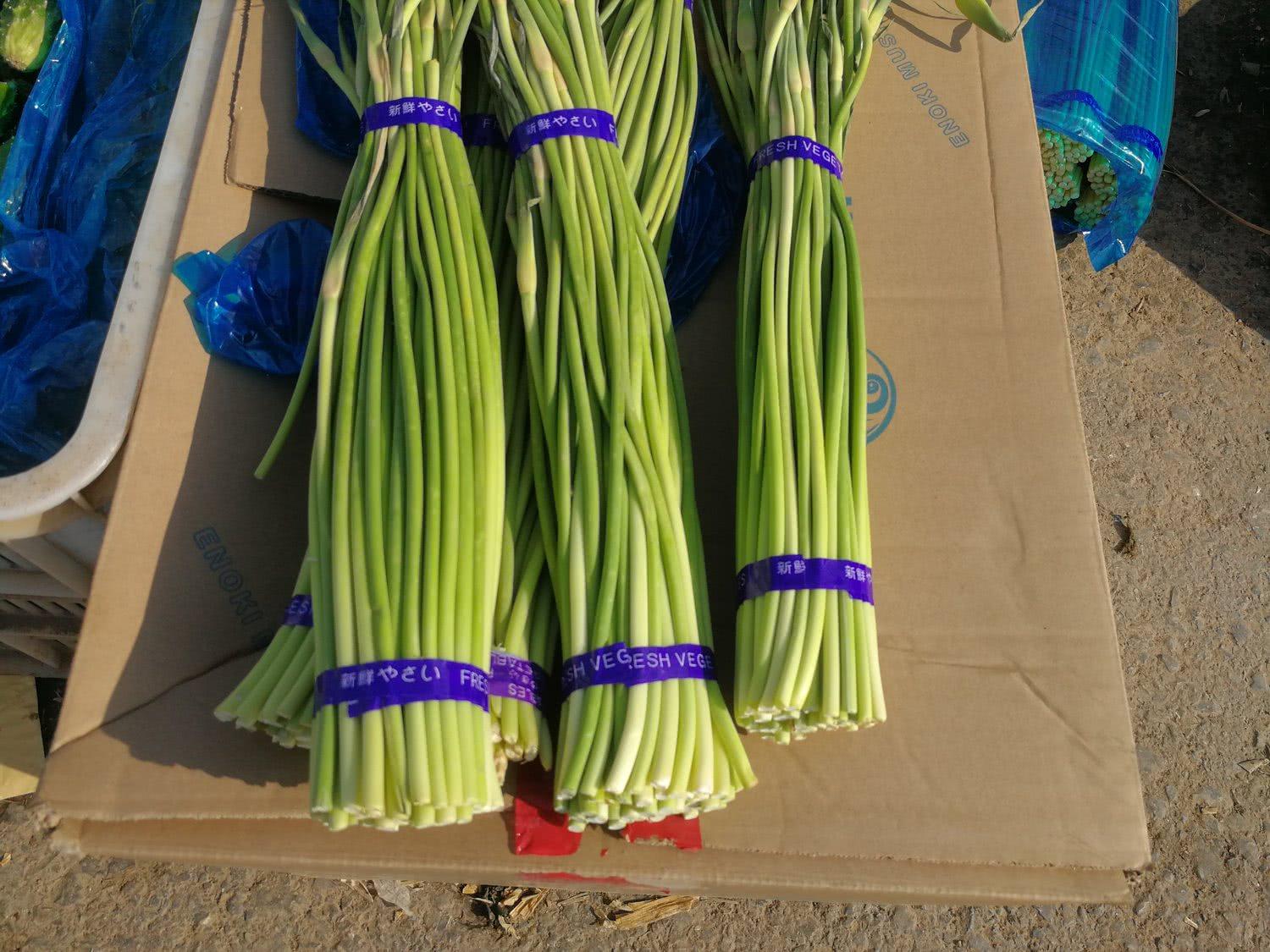 春節(jié)菜價顯金貴，蒜薹20元1斤，香椿芽42元1斤，比牛肉還貴