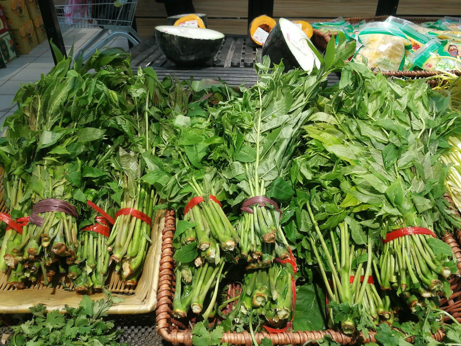 春節(jié)菜價顯金貴，蒜薹20元1斤，香椿芽42元1斤，比牛肉還貴