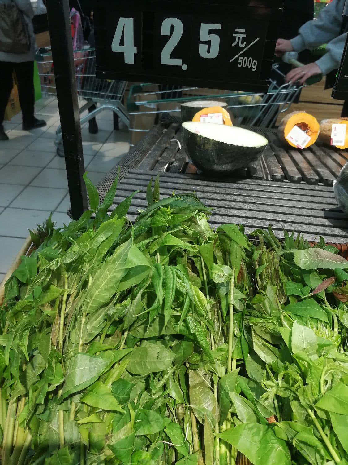 春節(jié)菜價顯金貴，蒜薹20元1斤，香椿芽42元1斤，比牛肉還貴