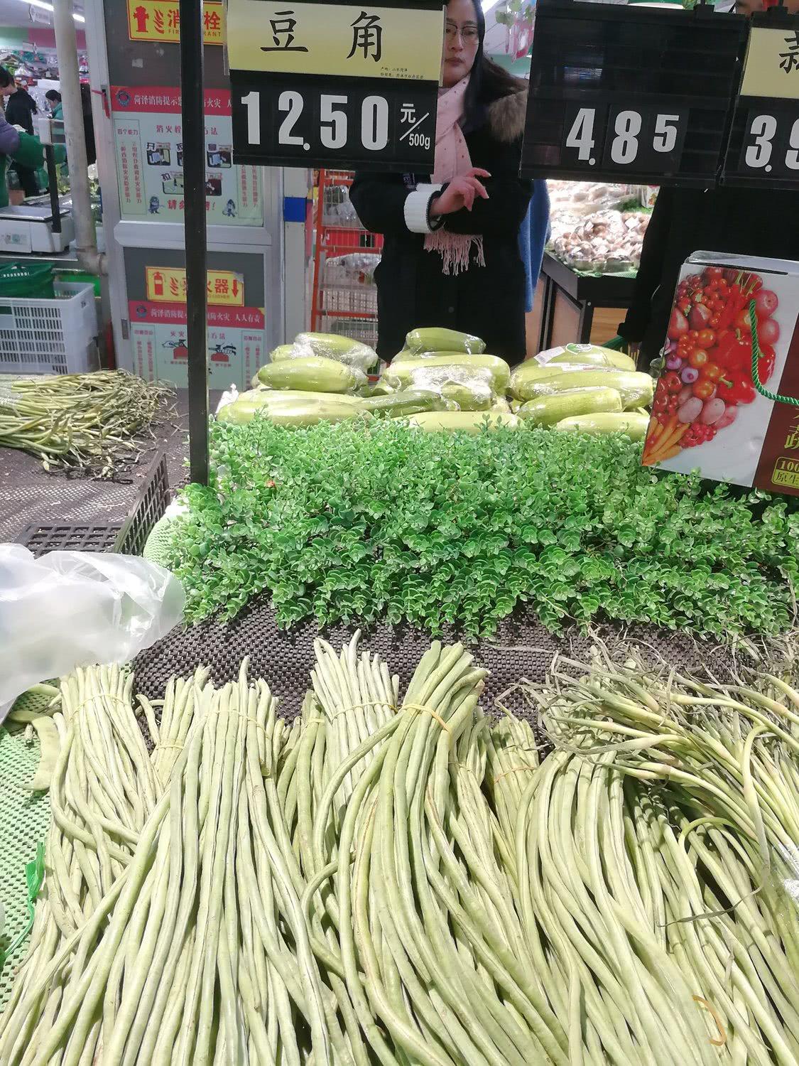 春節(jié)菜價顯金貴，蒜薹20元1斤，香椿芽42元1斤，比牛肉還貴